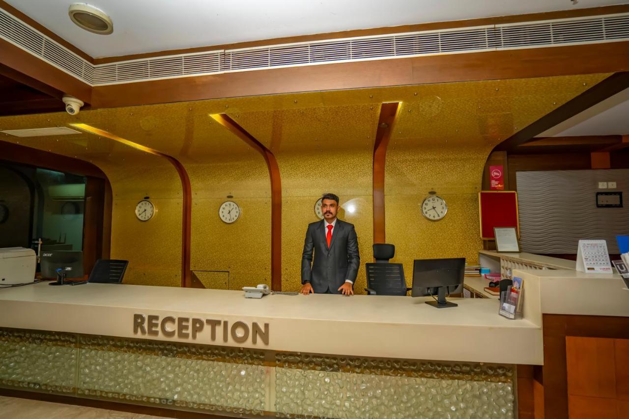 Hotel Sidhartha Chalakudy Kizhake Chālakudi 外观 照片